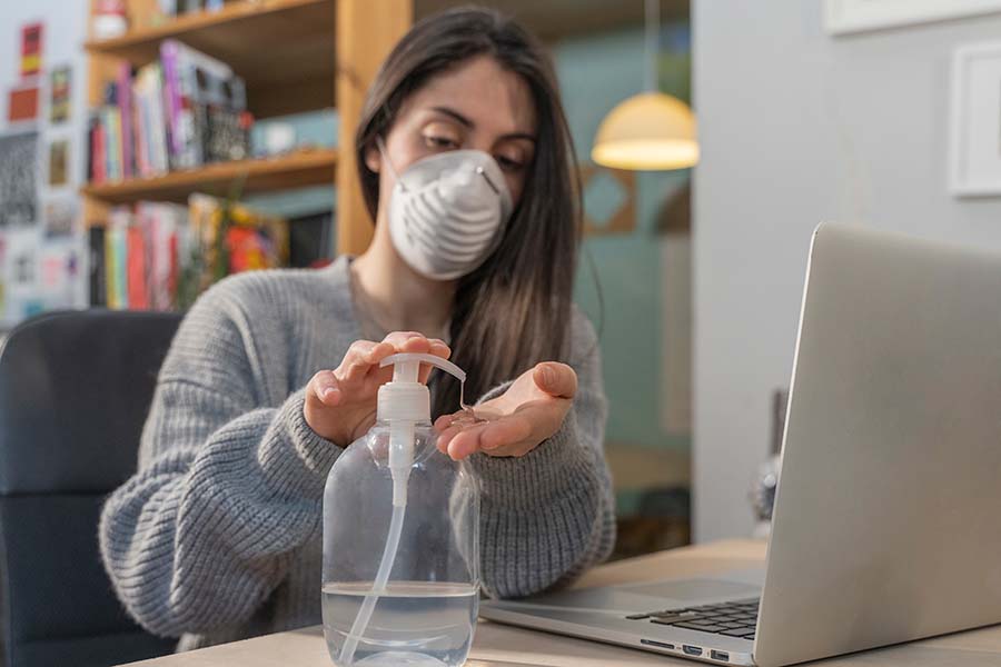 Business woman in quarantine for coronavirus wearing protective mask.